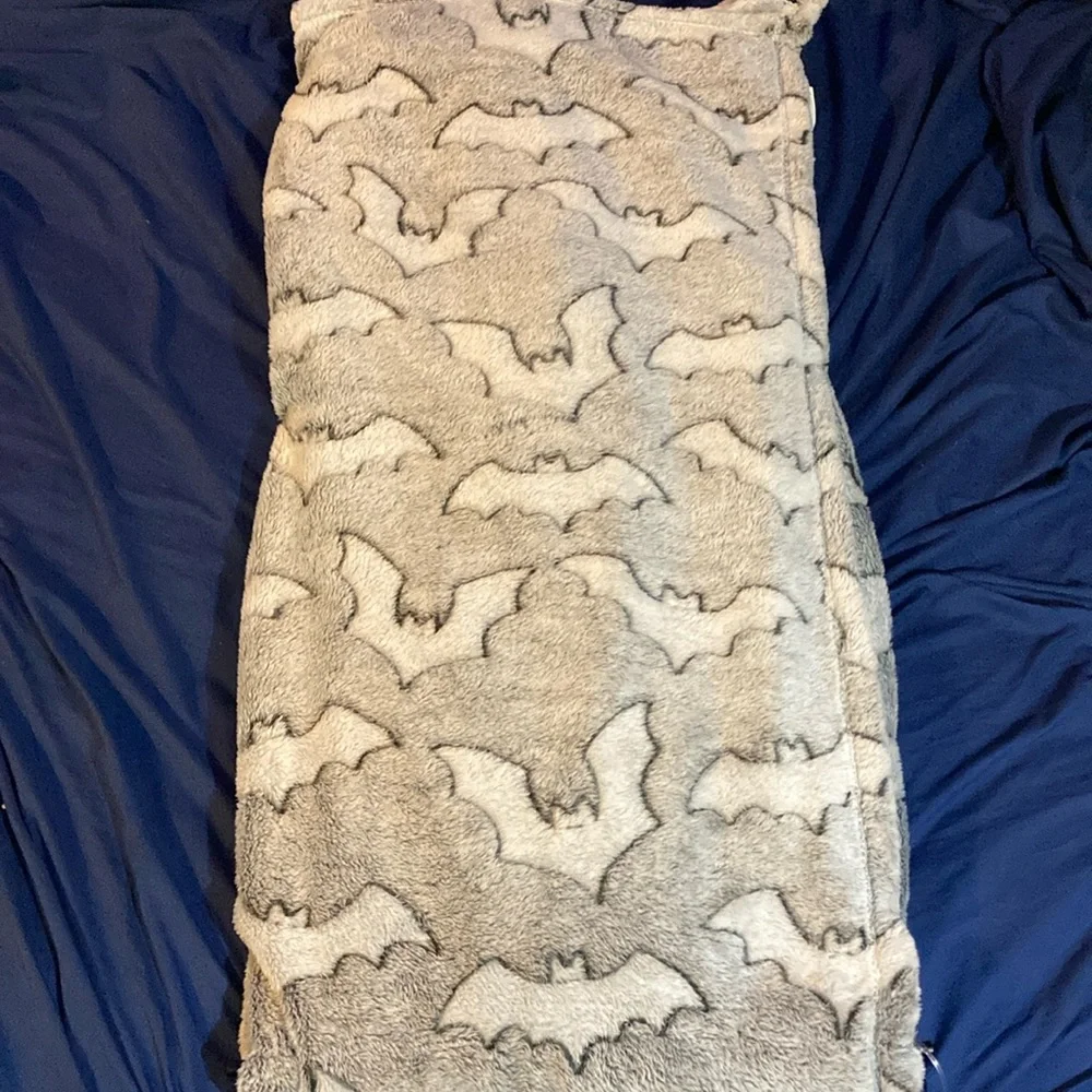Flocked jacquard bats throw blanket *FIRM PRICE*